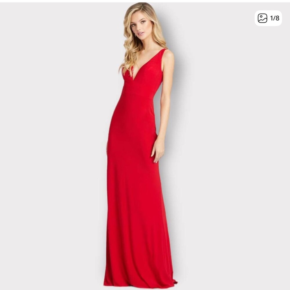 EENA for Mac Duggal 26190i V-Neck Formal Sleeveless Gown – Red – Size 6 – NWT